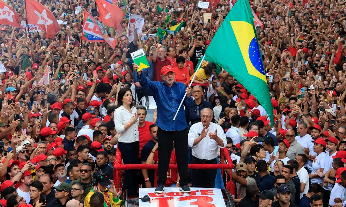 Lula durante su cierre de campaña del 24 de octubre de 2026, en São Paulo. Fotografía de archivo; no corresponde a la llamada con Sheinbaum.