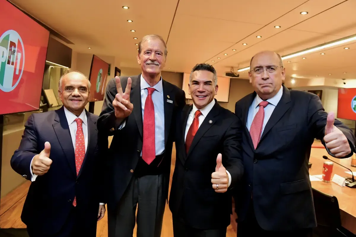 Manuel Añorve, Vicente Fox, Alejandro Moreno y Rubén Moreira en la sede del PRI, en septiembre de 2026. Imagen de archivo; no corresponde al encuentro del 25 de octubre.
